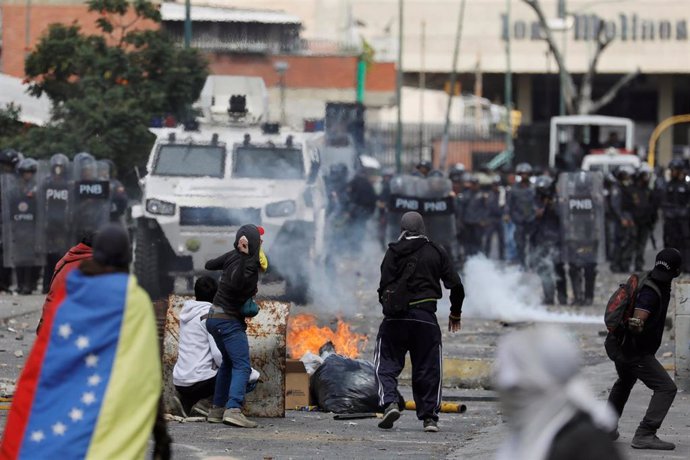 Enfrentamientos en Caracas durante una protesta contra Maduro