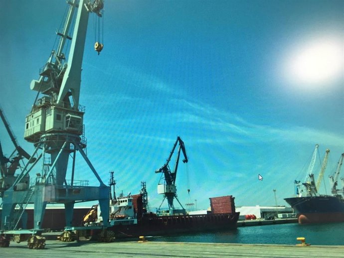 El Puerto de Sagunto se cierra al tráfico por el fuerte viento