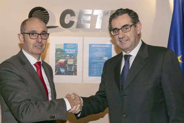 Firma del convenio entre Iberaval y CETM.