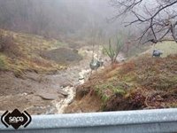 Fallece un hombre de 70 años tras hundirse el firme y caer con su coche en La Colladiella, Mieres