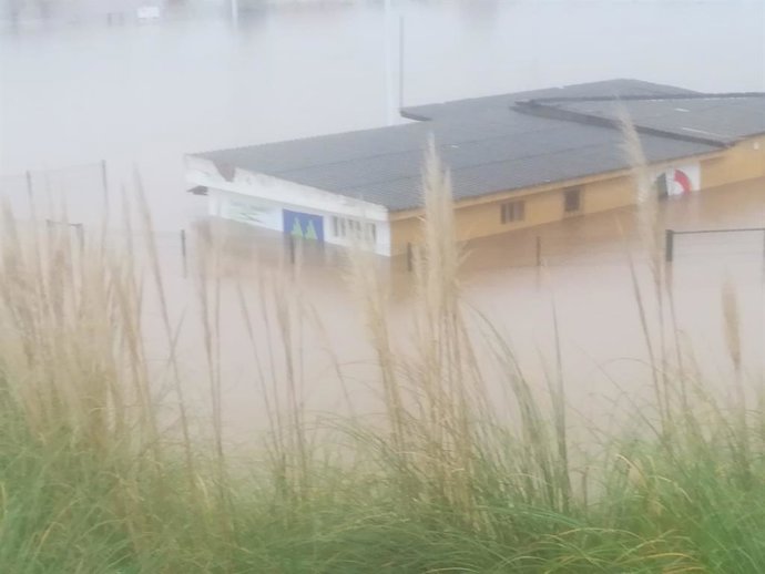 LLuvias anegan una construcción