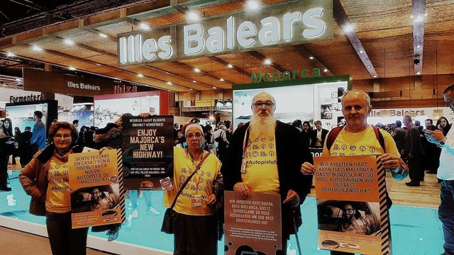 Activistas de la plataforma Antiautopistas