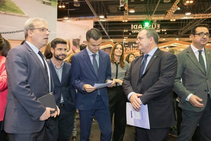 Consejeros de Turismo de Euskadi y Asturias en Fitur