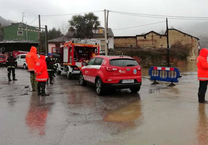 Bomberos de Oviedo en Trubia