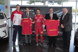 Los Red Sticks apoyados por Lexus