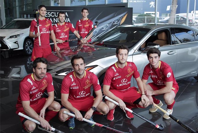 La selección española de hockey sobre hierba en un acto de Lexus en Valencia