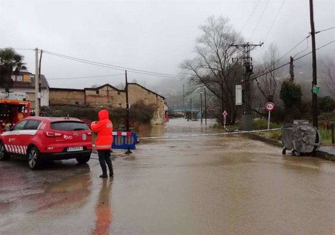 Temporal de lluvia en Asturias, río Nalón, inundaciones en Trubia