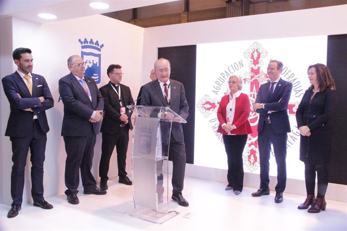De la Torre presenta iniciativas cofrades y turisticas en Fitur