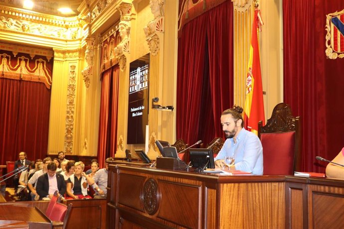 El presidente del Parlament, Baltasar Picornell, en la jornada sobre ciencia