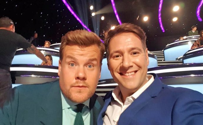 JAMES CORDEN Y CARLOS LATRE