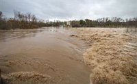 El río Ebro llegará a su máximo caudal este viernes a mediodía en Logroño