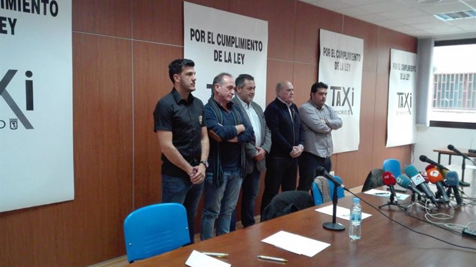 Taxistas anuncian que mantienen la huelga indefinida en Madrid