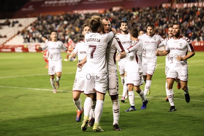 Los jugadores del Albacete Balompié celebran un gol