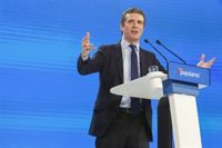 Pablo Casado lamenta la muerte Elio Berhanyer, "un maestro del diseño"