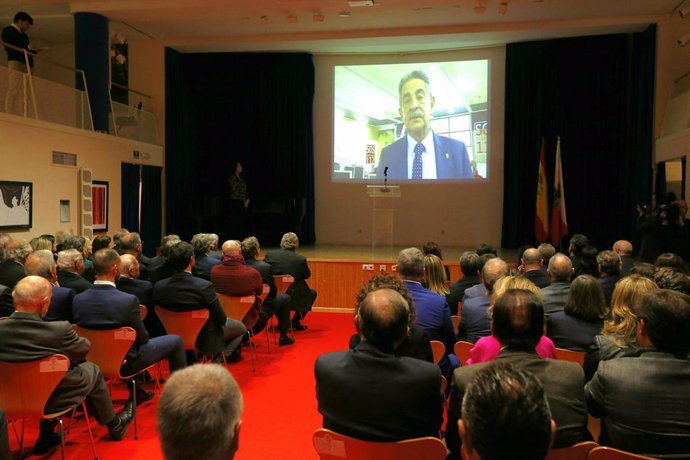 Revilla se dirige al público de la Casa de Cantabria en Madrid