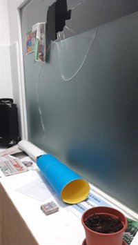 IU condena el ataque "cobarde" a la sede de Podemos en La Línea (Cádiz) y pide "alzar la voz" contra la intolerancia