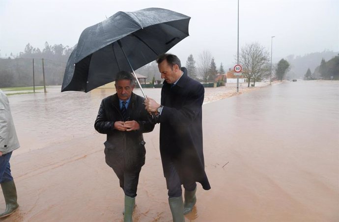 Miguel Ángel Revilla visita las zonas afectadas por las inundaciones