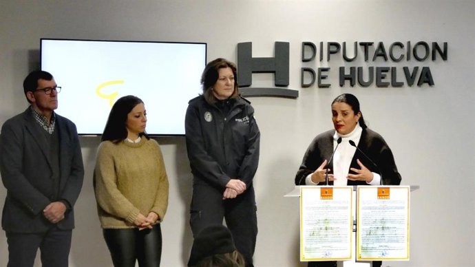 La alcaldesa de Almonte en la presentación del Bando Municipal.