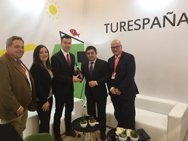 Reunión con Turespaña en Fitur sobre la oferta turística de la provincia de Jaén
