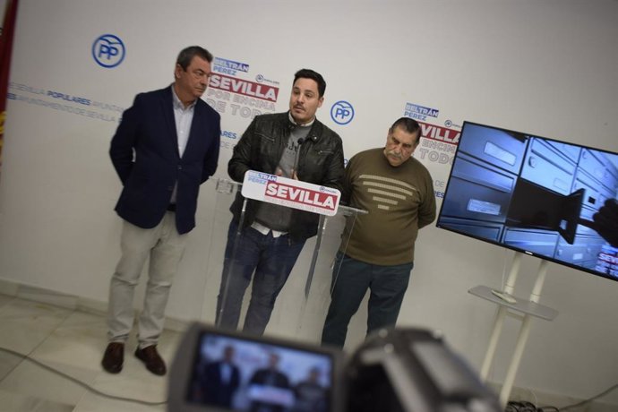 Rueda de prensa con los concejales del PP en Sevilla José Luis García e Ignacio 