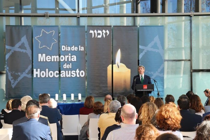 Homenaje a las víctimas del Holocausto