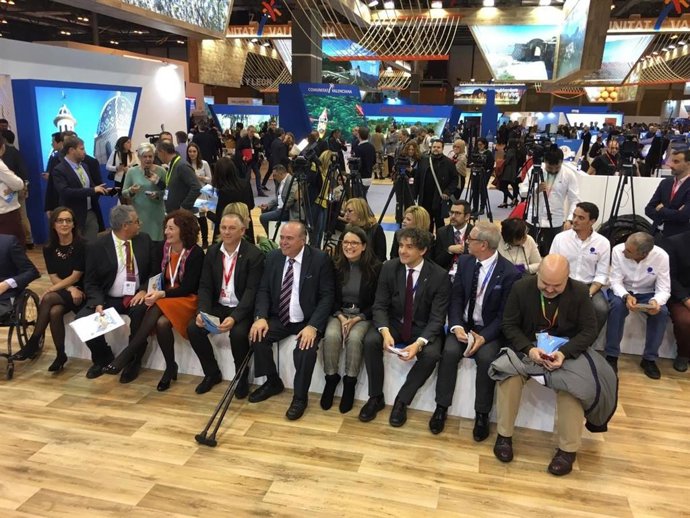 Oltra participa en una de las presentaciones en Fitur