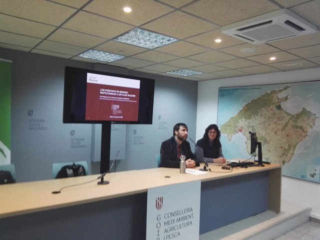 Sebastià Sansó i Rosa García presenten el pla d'impuls als envasos reutiliz