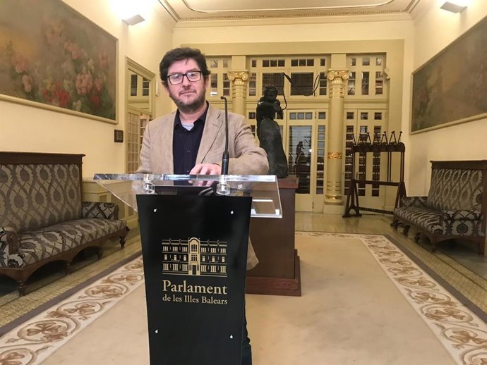 El portavoz de Podemos en el Parlament, Alberto Jarabo