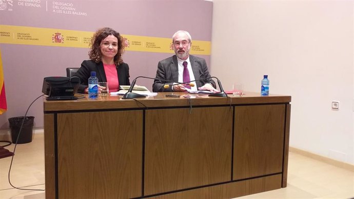 La delegada del Gobierno, Rosario Sánchez y el secretario, Ramón Morell