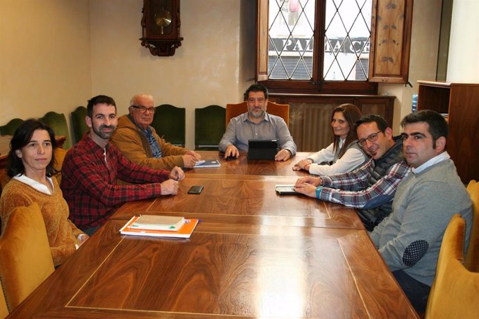 El conseller insular de Participación Ciudadana, Jesús Jurado, se reúne con el G