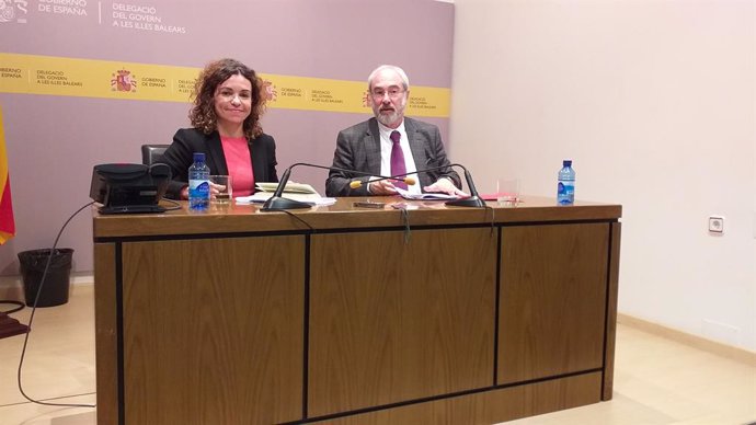 La delegada del Govern, Rosario Sánchez i el secretari, Ramón Morell