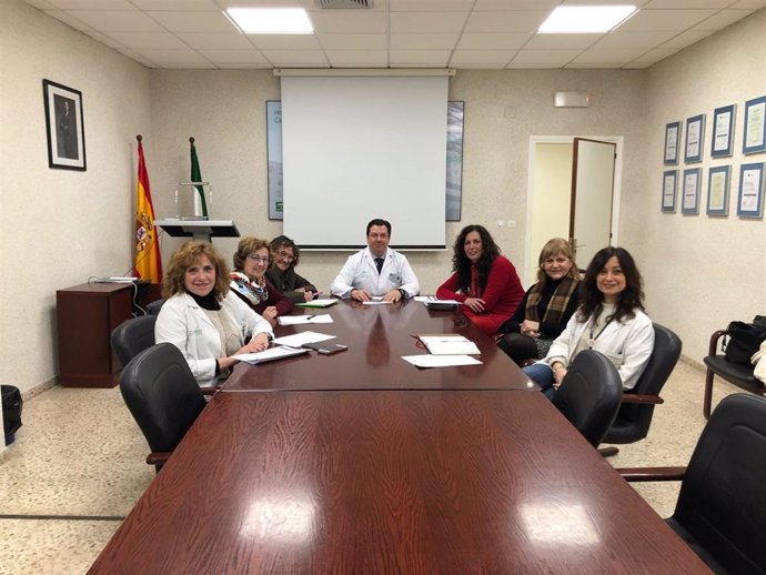 Asociaciones y gestores del Hospital Puerta del Mar tratan de la enfermedad lupu