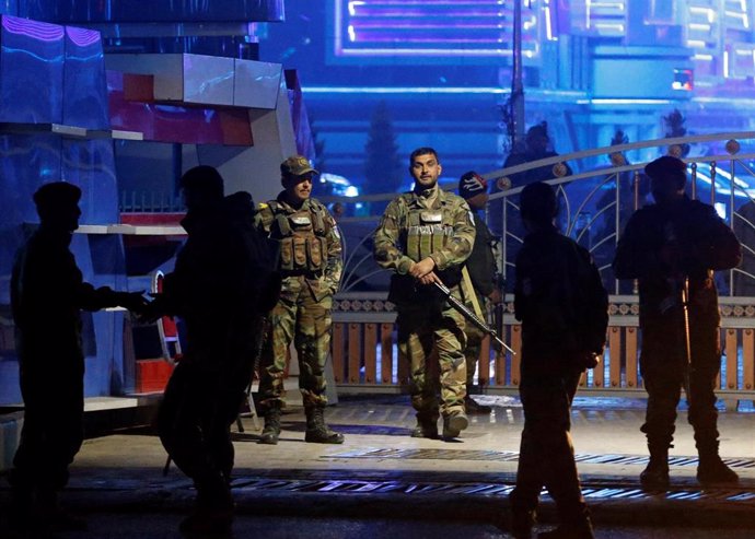 Fuerzas de seguridad de Afganistán tras un atentado en Kabul