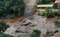 Mueren siete personas y unas 150 siguen desaparecidas tras la rotura de una presa en Brasil