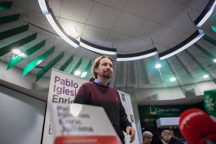 el secretario general de Podemos, Pablo Iglesias, y el subdirector de La Vanguar