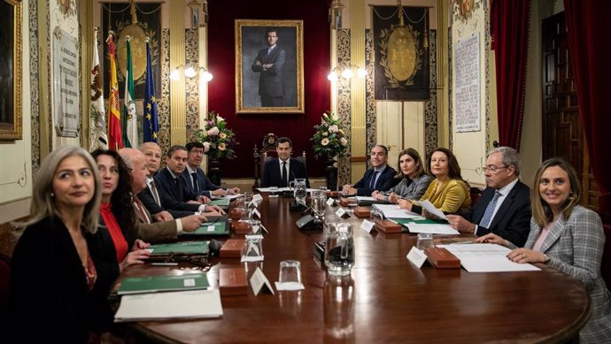 Juanma Moreno preside la primera reunión del nuevo Consejo de Gobierno de la Jun