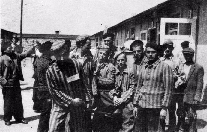 Deportados en un campos de concentración nazi