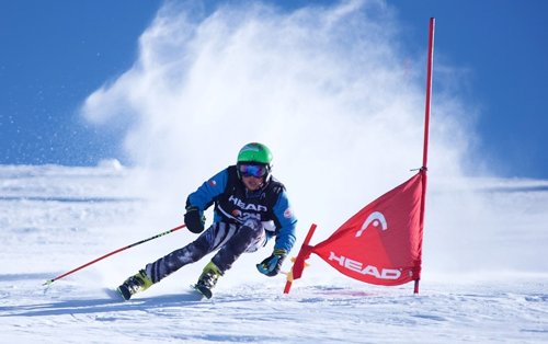 Yiyi Castro gana las 12 horas de esquí ininterrumpido en Sierra Nevada