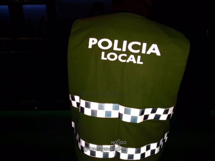 La Policía Local de Sevilla en una actuación nocturna