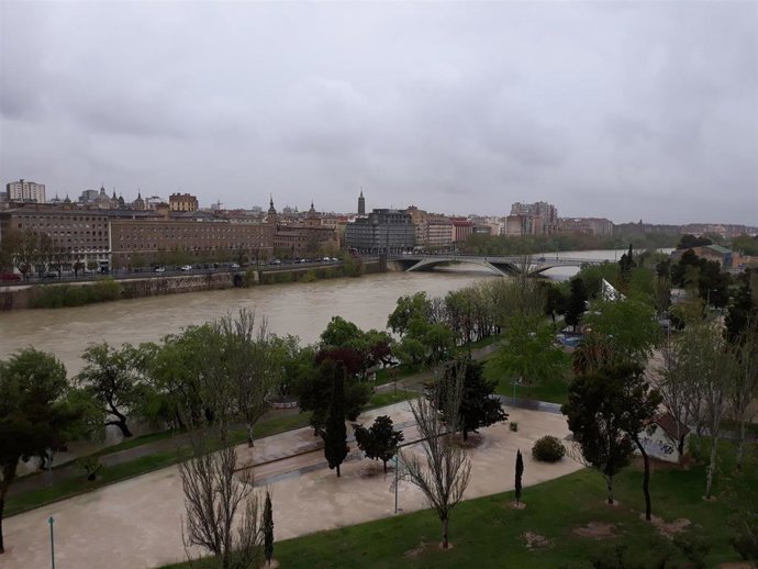 En abril de 2018 el Ebro pasó con un caudal de 2.037 metros cúbicos por segundo