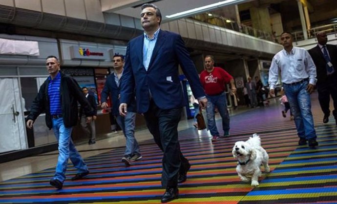 Embajador español en Venezuela volviendo a España