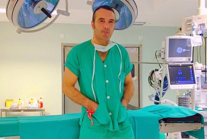Doctor perez lanza crea una técnica de cirugía gastrointestinal hernias médico h