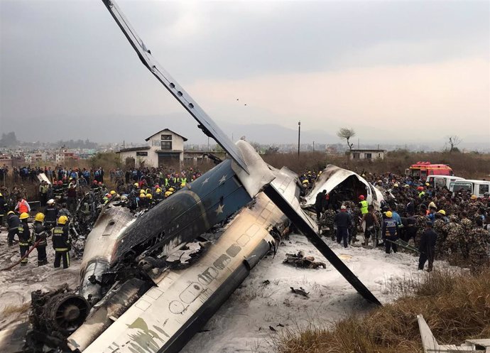 Avión estrellado en el aeropuerto de Katmandú (Nepal)