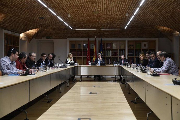 Reunión del presidente de la Comunidad de Madrid, Ángel Garrido, con representan