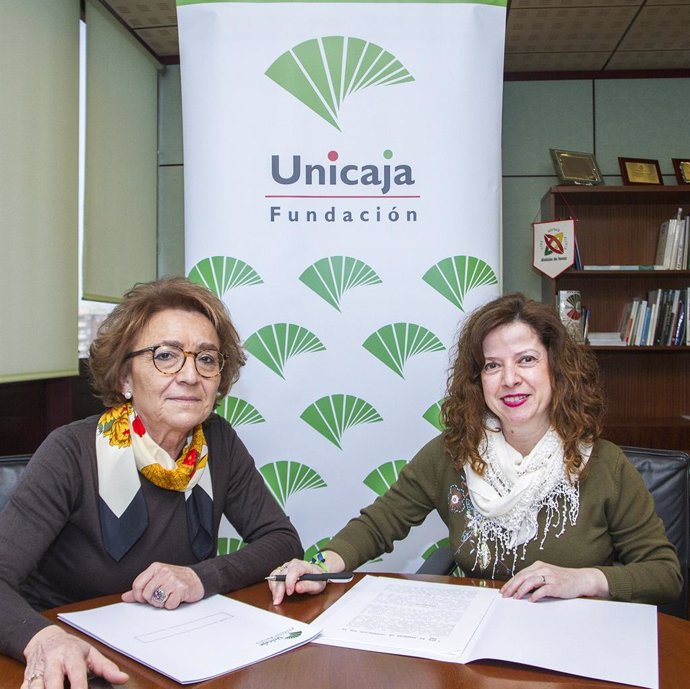 Firma del acuerdo entre Fundación Unicaja y Feafes-Apaem.