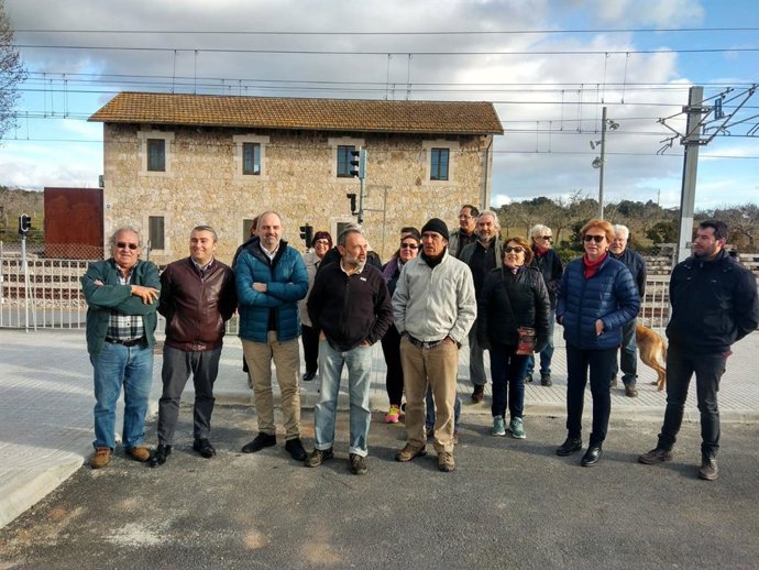 Varis usuaris de la Estació d'Enlla