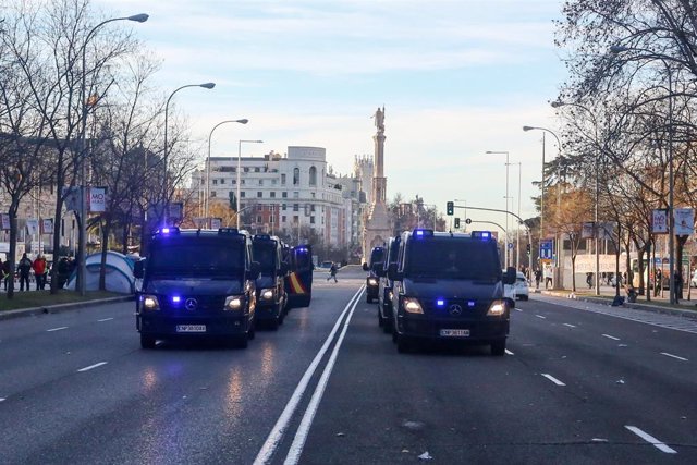 Desalojo de taxistas en el Paseo de la Castellana de Madrid, donde el colectivo 
