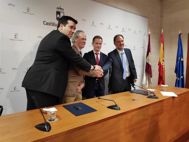 Firma del acuerdo entre C-LM y Aragón