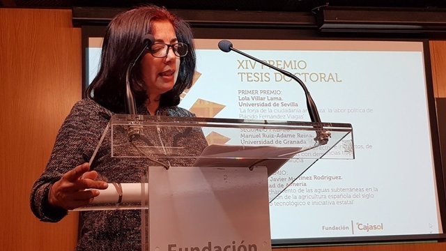 Lola Villar, ganadora del Primer Premio Tesis del Centro de Estudios Andaluces