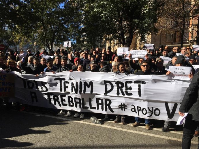 Trabajadores de VTC se manifiestan ante la Conselleria de Territorio de la Gener